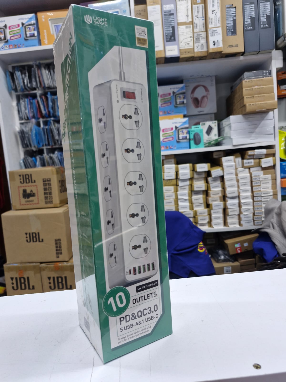 Lightwave LW-EXT-106U Surge Protection Extension Socket with 1 USB-C & 5 USB Slots With 2 Meter Extension Cord