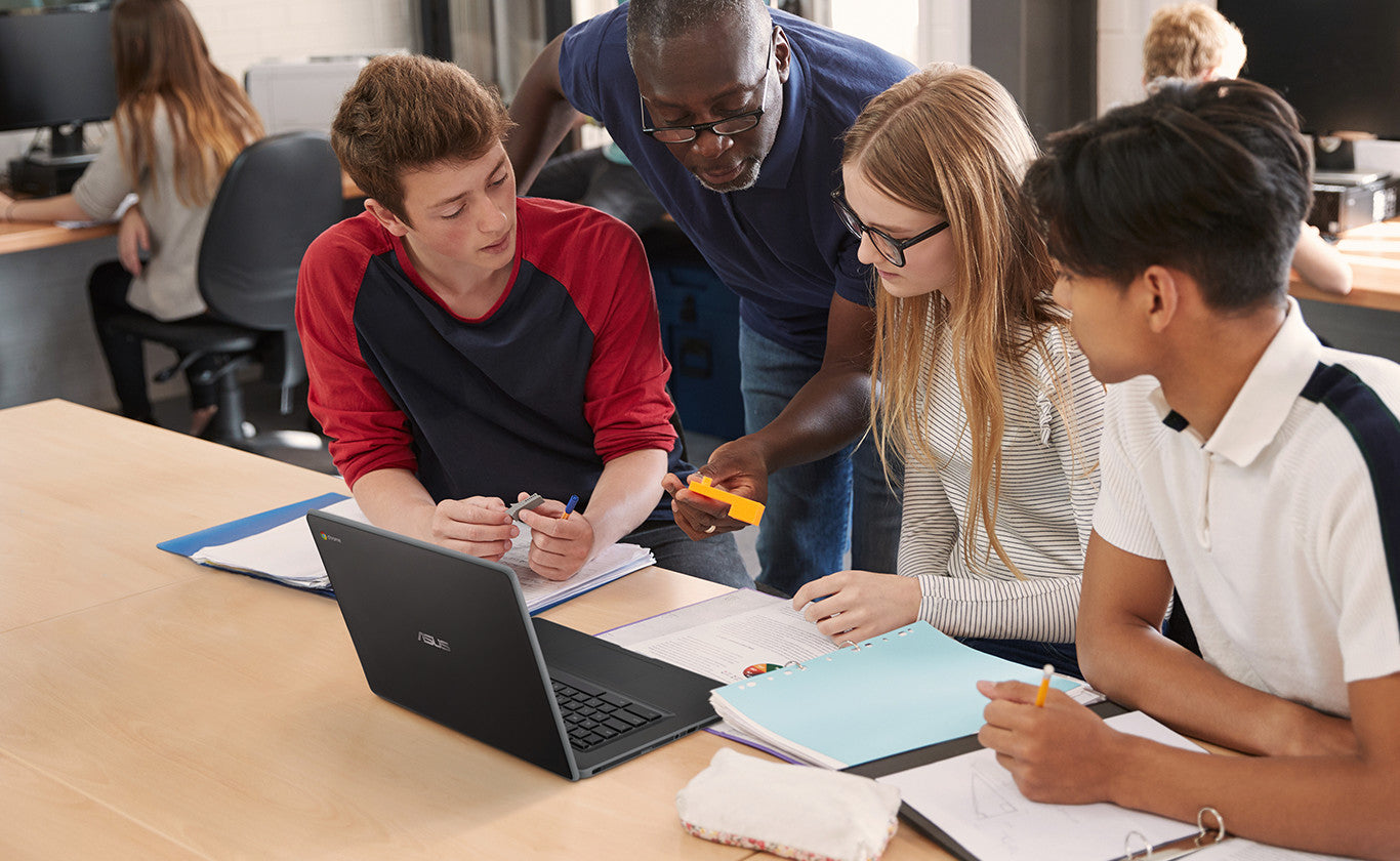 ASUS Chromebook C403 Intel Celeron N3360 4GB RAM 32 GB SSD 14" FHD NON-TOUCH DISPLAY
