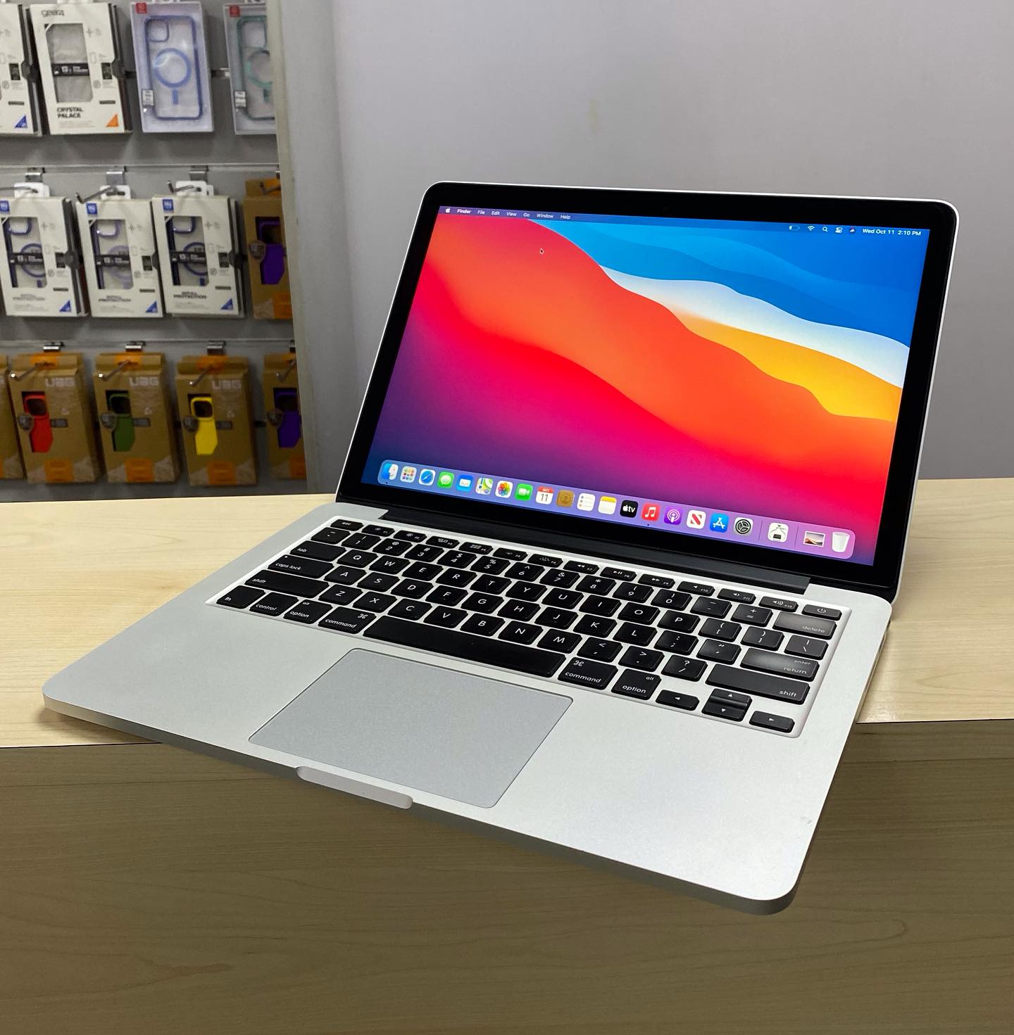 Apple MacBook Pro A1502 13″ Retina Intel Core i5 8GB RAM 256GB SSD macOS Monterey (2015)